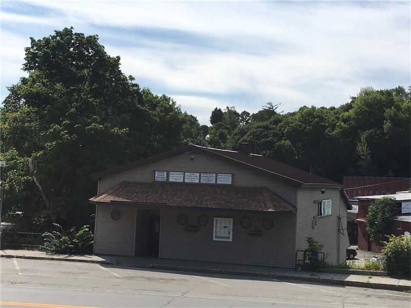 23 Spring St, Dexter, ME 04930